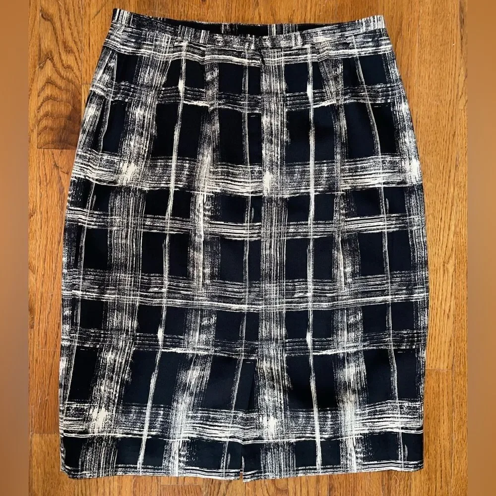 Elegant Silk Black and White Plaid Skirt Size 8